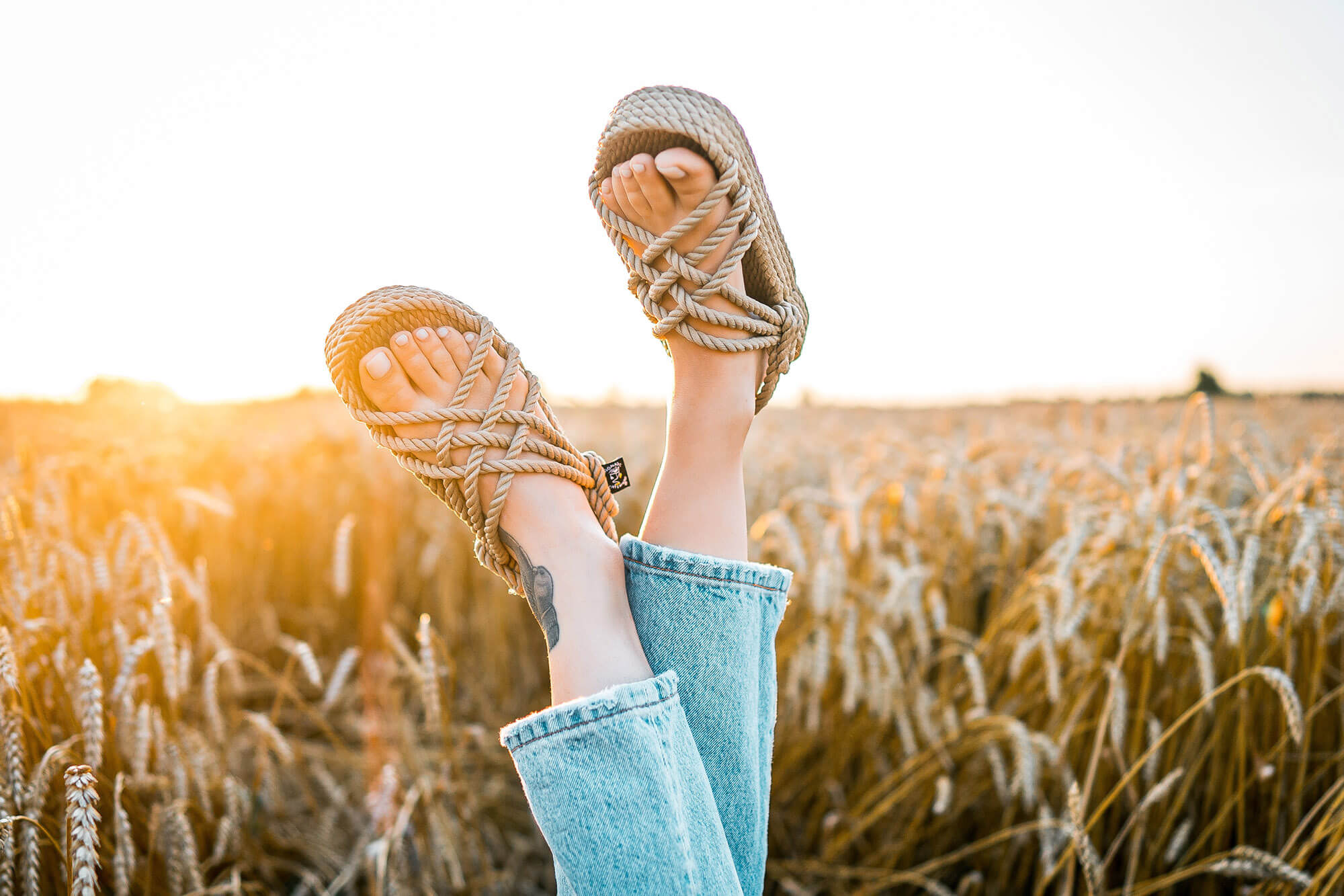 Füße im Sommer: Tipps gegen heiße, geschwollene Füße