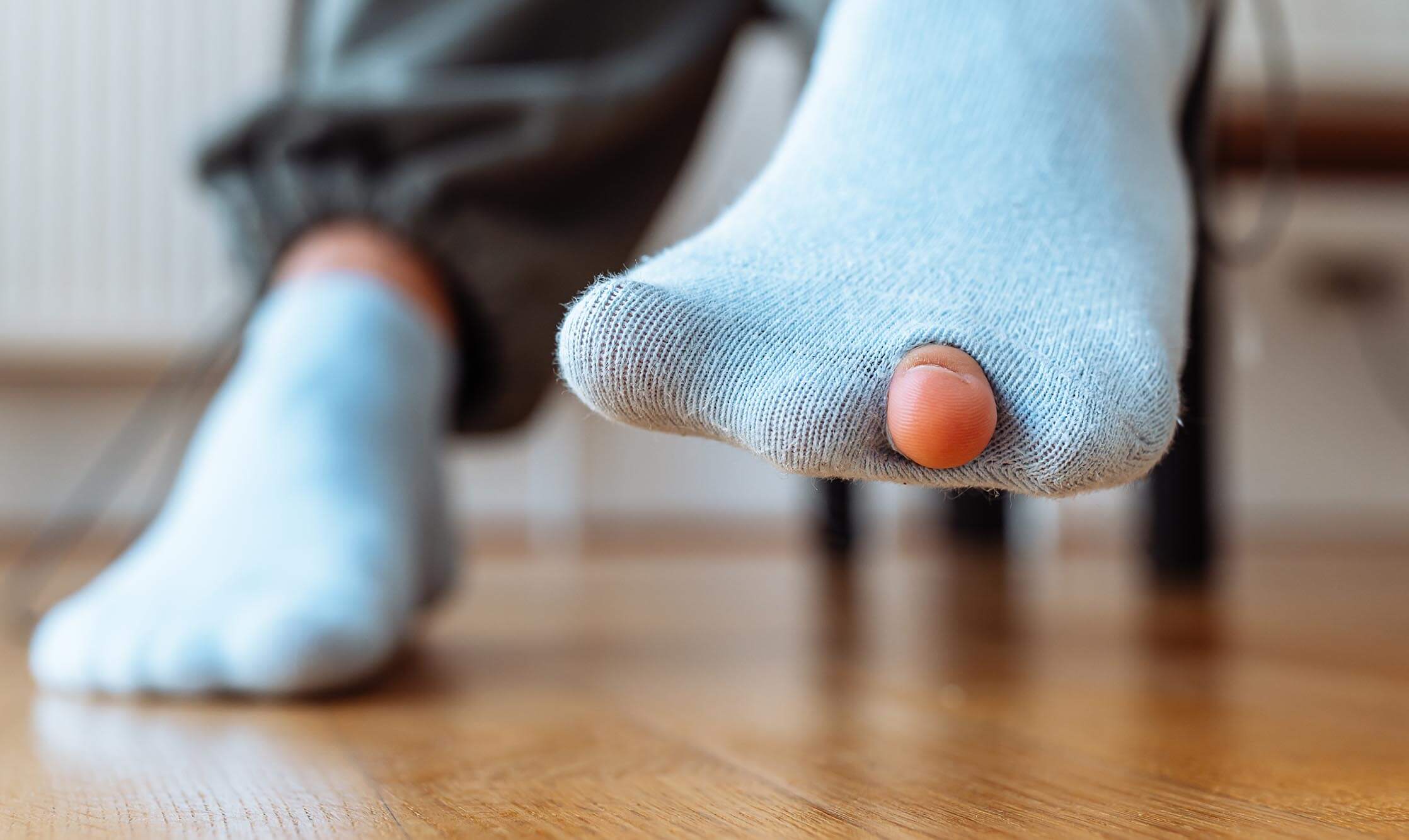 Wie beeinflussen Löcher in den Socken die Fußgesundheit?