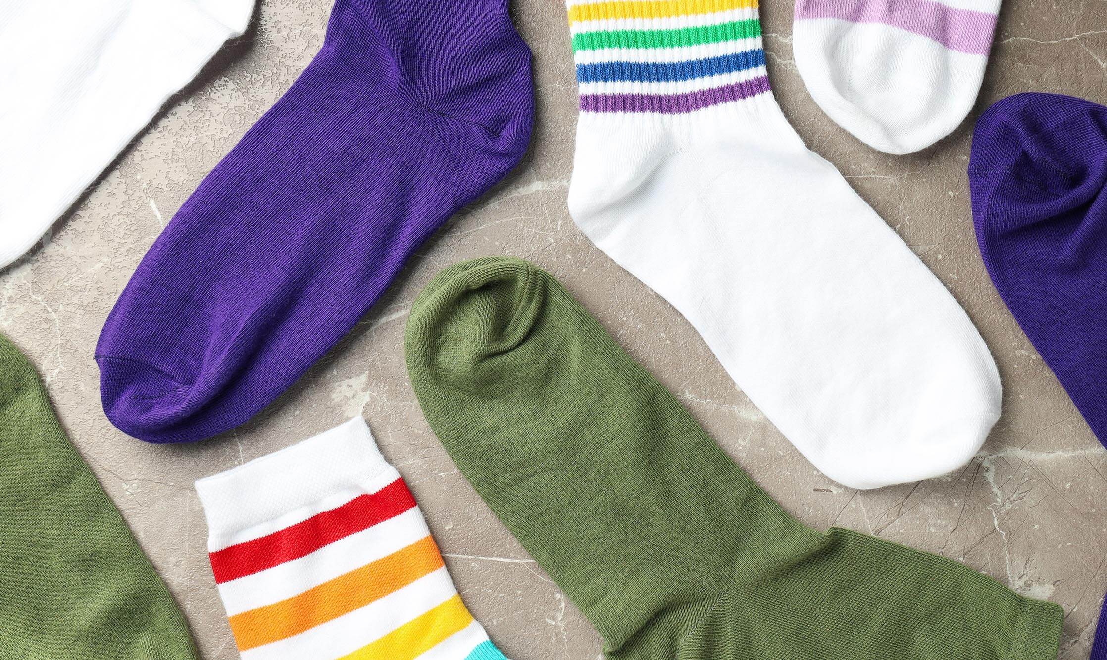 Verschiedene Socken mit verschiedenen Vorteilen